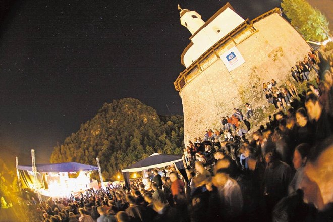 Eden najbolj priljubljenih poletnih festivalov v regiji Kamfest pritegne deset avgustovskih večerov v Kamnik več deset tisoč...