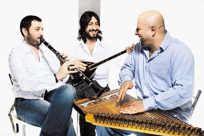 Taksim trio so minuli  konec tedna na blejskem gradu preigravali turško tradicionalno glasbeno izročilo, klasično glasbo in...