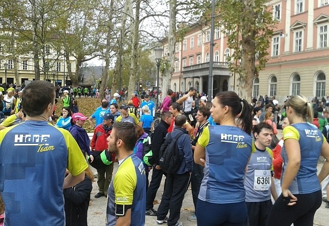 Maratonci se pripravljajo na svoj nastop. (foto: Aljaž Potočnik) 