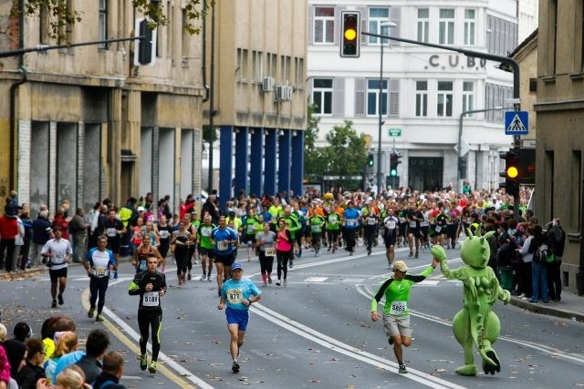 Na maratonu v Ljubljani rekordna udeležba; najhitrejša sta bila Etiopijec in Kenijka (foto in video)
