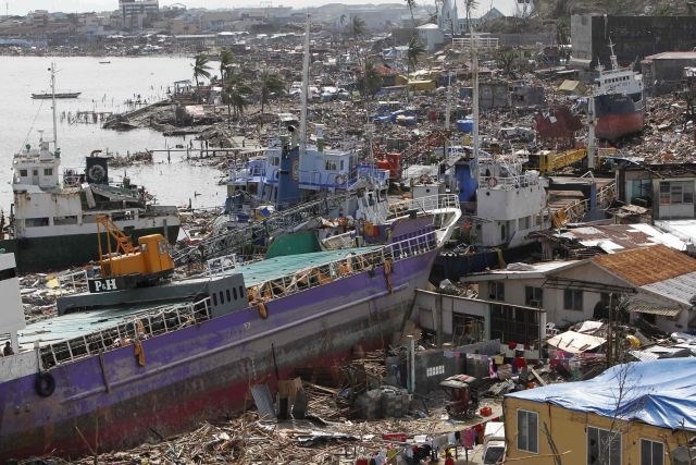 Tajfun Haiyan Vietnamu prizanesel z opustošenjem; na Filipinih kaos (foto)