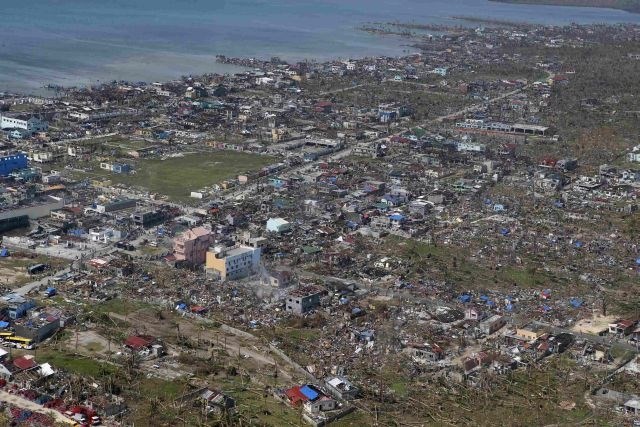 Tajfun Haiyan Vietnamu prizanesel z opustošenjem; na Filipinih kaos (foto)