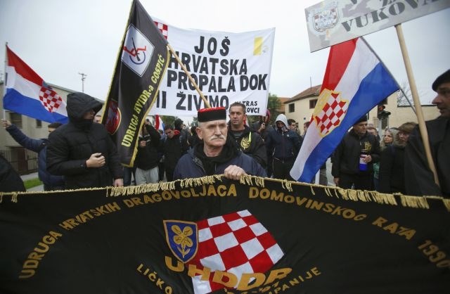 V spominskem sprevodu v Vukovarju obstrukcija državnega vrha (foto)