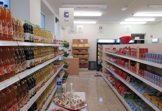 V Mariboru so odprli socialno trgovino Sotra s cenejšimi izdelki za socialno ogrožene (foto)
