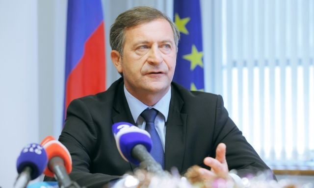 Karl Erjavec opravlja funkcijo ministra za zdravje. 