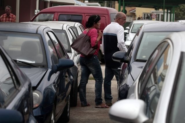 Vrtoglave cene avtomobilov na Kubi: “Prej bom umrl, kot pa si lahko privoščil avto” (foto) 