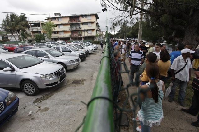 Večina Kubancev bo avtomobile kljub reformi lahko občudovala le na daleč. 