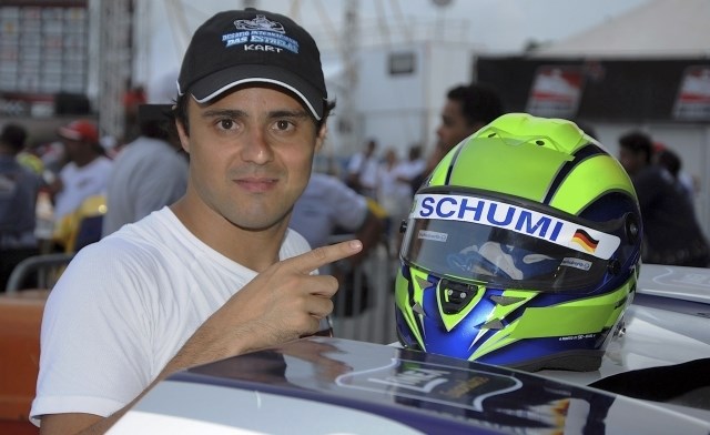 Felipe Massa je tudi na svoji čeladi nosil napis v znak podpore Michaelu Schumacherju. (foto: Reuters) 