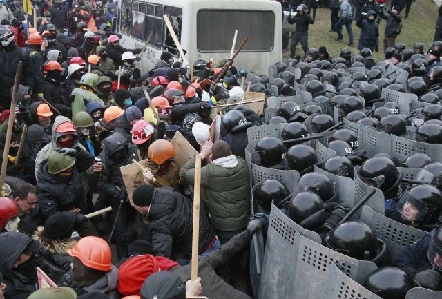 Ukrajina: Spopadi med policijo in protestniki (video v živo) 