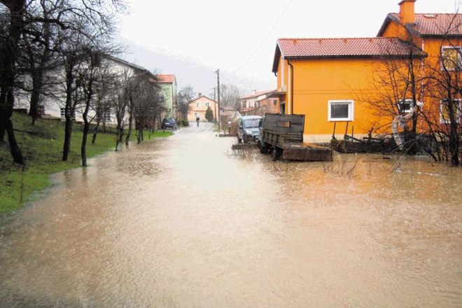 V Ilirski Bistrici tudi boljše stanje vodotokov poplav ne bi preprečilo, saj je v snežniškem zaledju padlo ekstremnih 300...