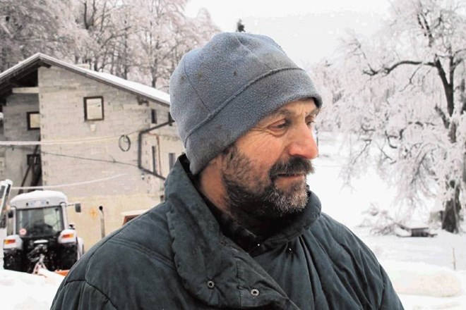 Kmet Ivan Krapež z Otlice na planoti Gora v ajdovski občini ima 40 glav živine in vsaka dva dni odda 1200 litrov mleka....