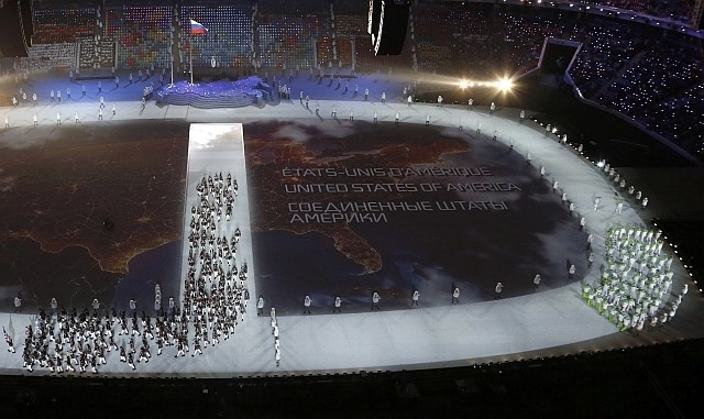 Za slovensko reprezentanco (desno) je na prizorišče prišla številčna ameriška olimpijski zasedba. (Foto: Reuters) 