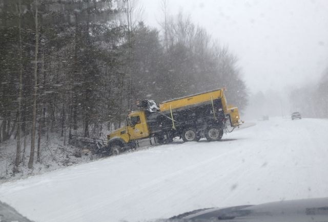 Sneg v ZDA je v prometu povzročil nemalo težav. 