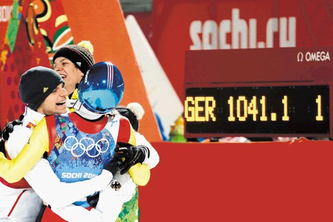Nemški skakalci so se veselili naslova olimpijskih prvakov, Slovenci so vsaj malce razočarali s petim mestom. 