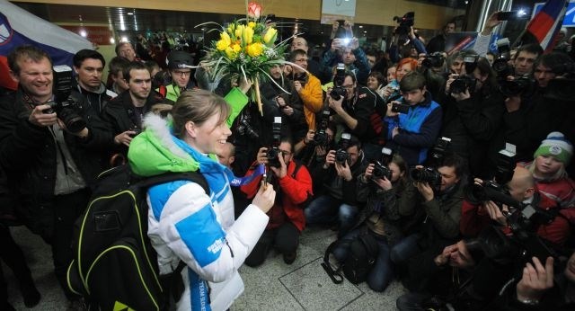 Po avtograme in slikanje z olimpijci je na Brnik prišlo več sto ljudi (foto)