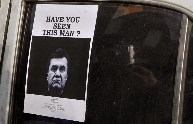 »Ste ga videli?« Pobeglega predsednika Viktorja Janukoviča iščejo tudi s pomočjo takšnih tiralic, nalepljenih po Kijevu. 