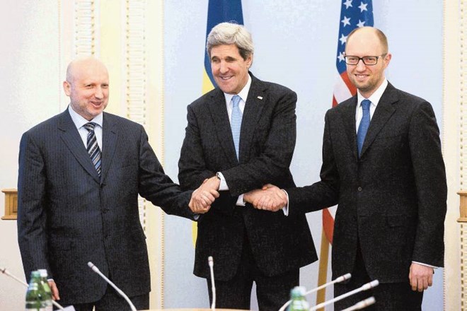 Ameriški zunanji minister John Kerry je včeraj v Kijevu napovedal milijardo dolarjev vreden paket pomoči državi, ki ji grozi...