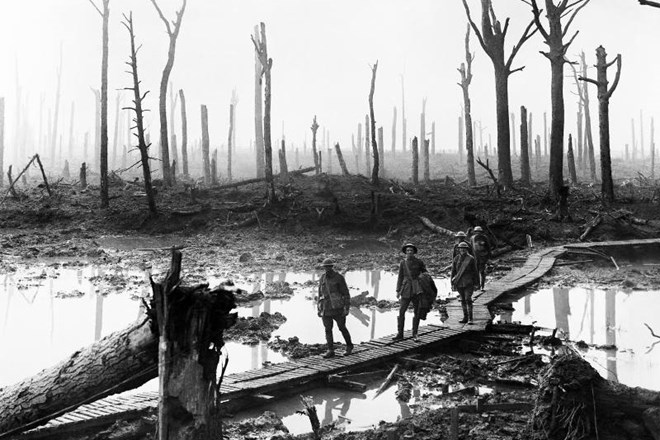 Četa avstralskih vojakov po tretji bitki v Iepru oktobra 1917 IWM (E[AUS] 