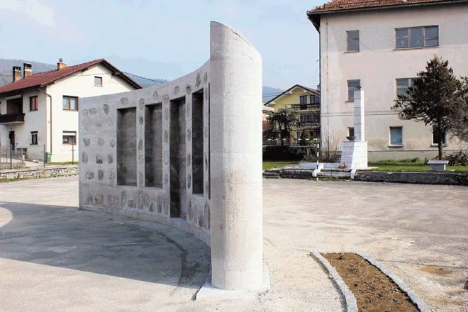 Nov spomenik domobrancem v Grahovem ni dobra popotnica spravnim prizadevanjem v Sloveniji. 