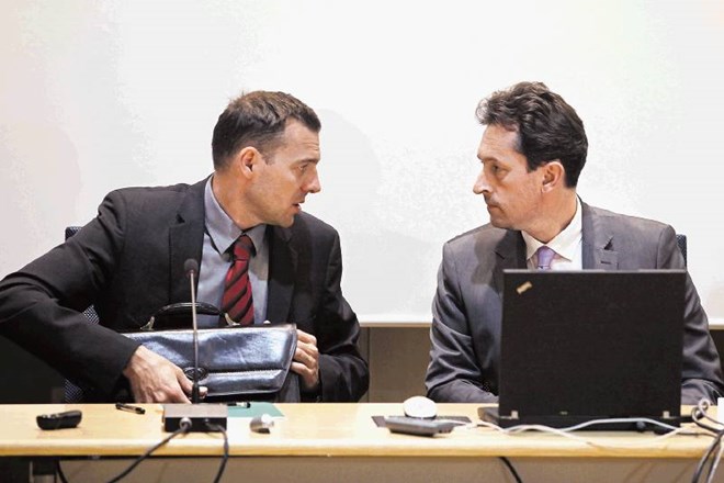 Medtem ko je finančni minster Uroš Čufer (levo) včeraj v Atenah ponovno zatrdil, da se nam obeta dvig DDV, je   DL  Gregorja...