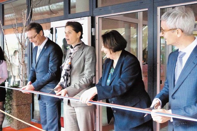Šolsko ministrstvo je za novo kočevsko šolo odštelo 2,3 milijona evrov,    naložba je bila vredna tri milijone evrov. 