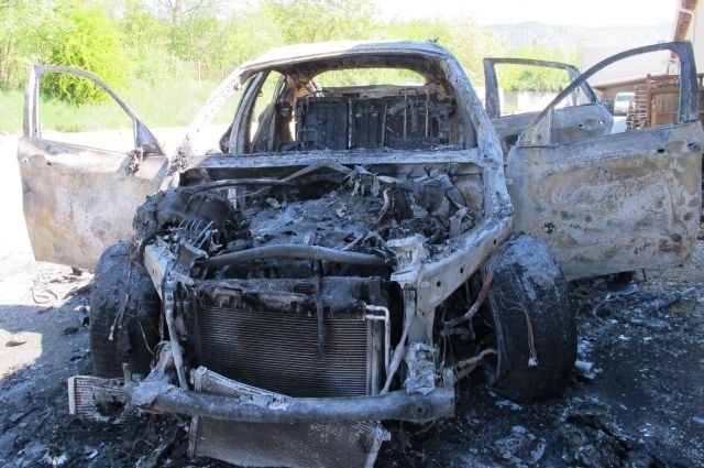 Osebni avtomobil BMW X6 z novogoriško registrsko tablico, ki so ga očitno namerno zažgali, je popolnoma pogorel. 