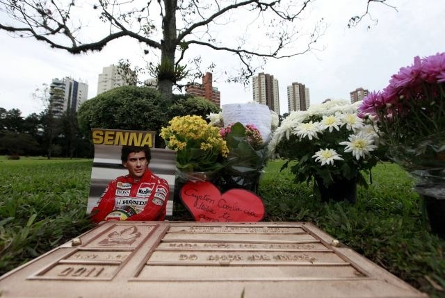 Tisoči obeležili 20. obletnico tragične nesreče Senne (foto)