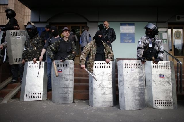 Ukrajina: V Kijevu cestne zapore, v Slavjansku streljanje, v Odesi nacionalna garda (foto)