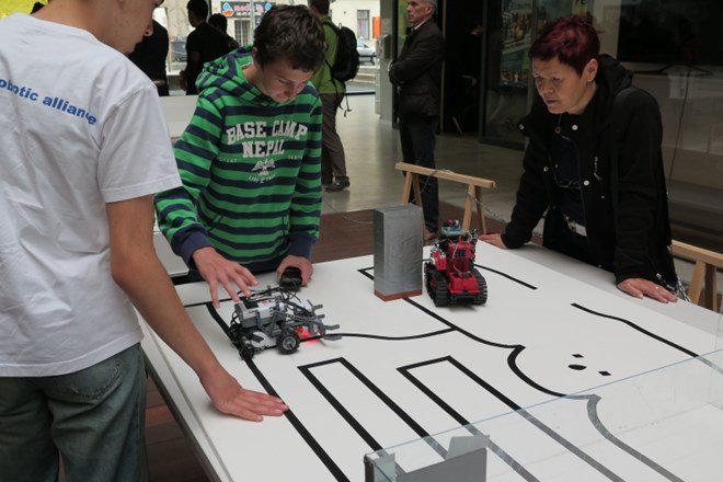 Na mariborskem izzivu okoli 300 mladih navdušencev nad roboti (foto)