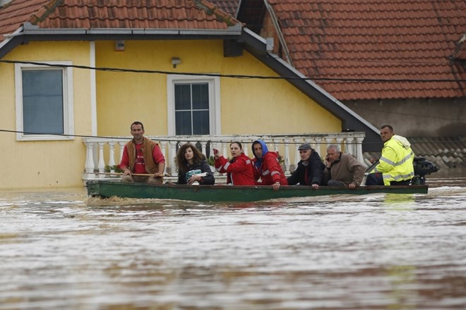 Poplave v BiH zahtevale že več kot deset smrtnih žrtev, v pobudi pomoči tudi Nesterović in Dragić