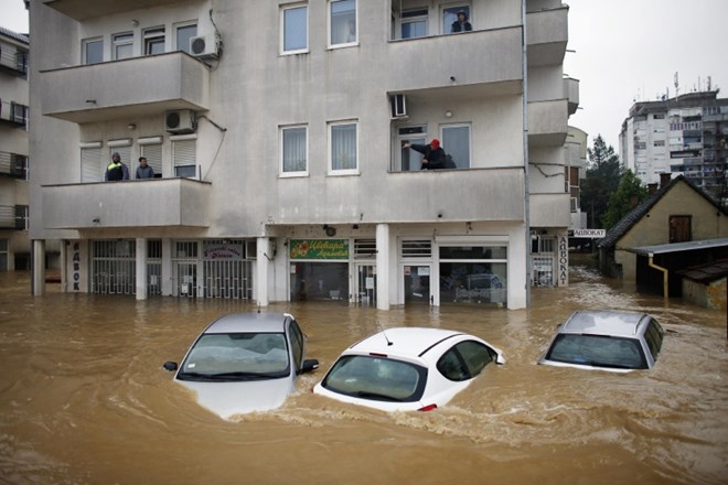 Poplave v BiH zahtevale že več kot deset smrtnih žrtev, v pobudi pomoči tudi Nesterović in Dragić