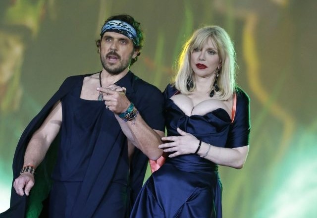 Courtney Love in Andreas Kronthaler, soprog oblikovalke Vivienne Westwood. 
