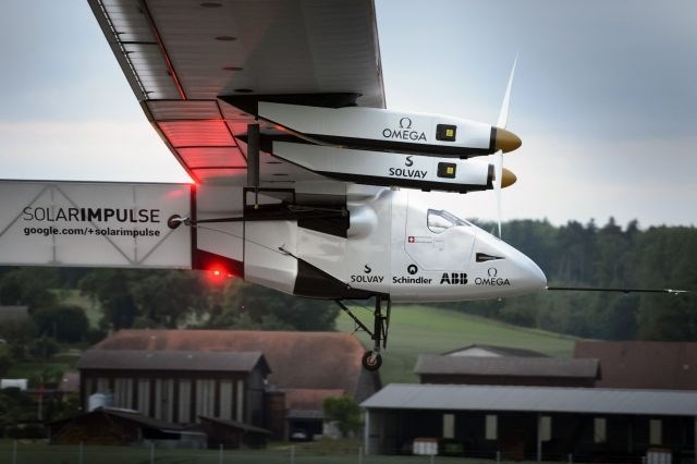 Letalo na sončno energijo na prvem poletu (foto in video)