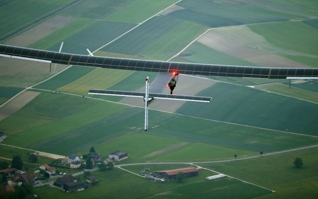 Letalo na sončno energijo na prvem poletu (foto in video)