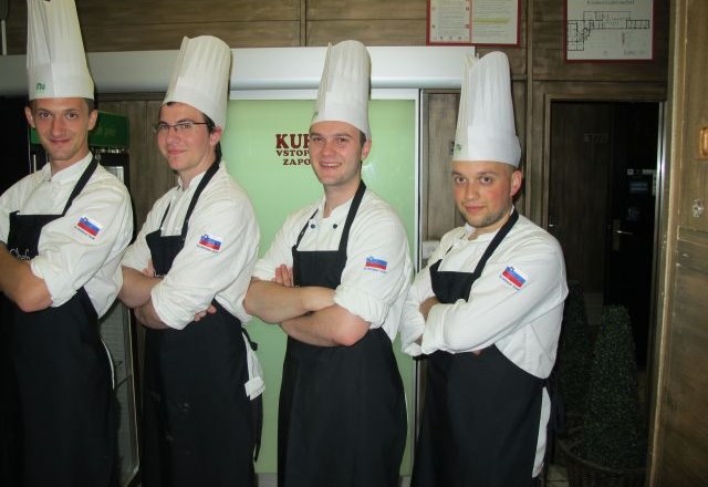 Fantje, ki stojijo za tem, kar (za)kuhajo v imenu Slovenije. 