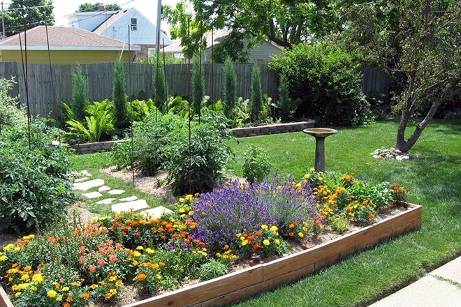 Pripravite svoj vrt za uživanje v poletnih dneh med zelenjem  