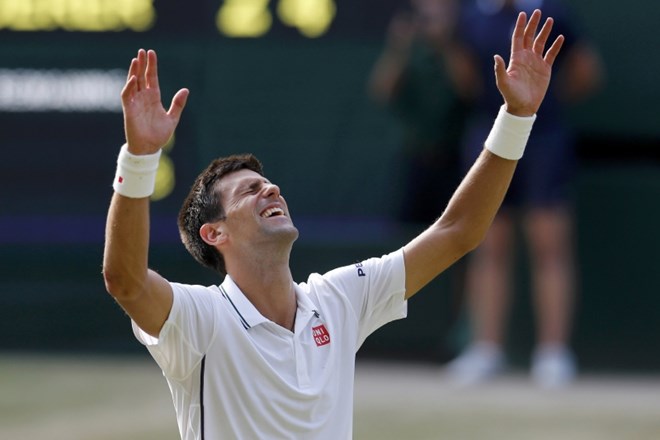 Đoković po petih nizih ugnal Federerja in drugič osvojil Wimbledon