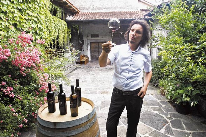Miha Batič, ki 65 odstotkov vina proda na tuje – največ v Ameriko –, pravi, da okus njihovega vina zaradi načina pridelave...