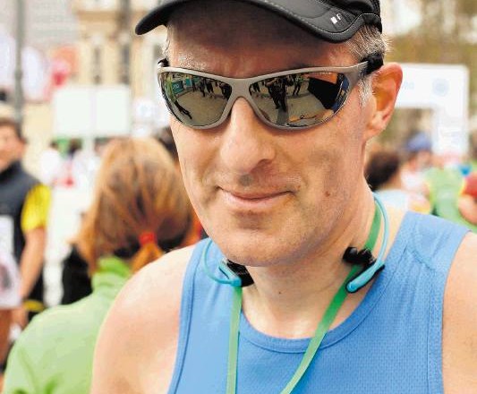 Najhitrejši tekač med televizijskimi obrazi Igor Bergant, ki je lani premagal berlinski maraton, prihodnje leto pa načrtuje...