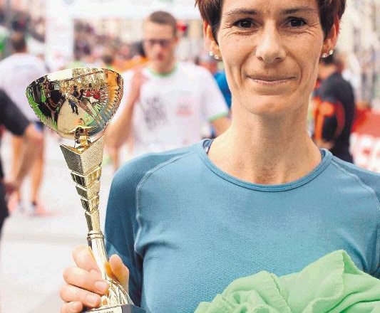 Zmagovalka polmaratona med ženskami Lidija Cerkovnik zmage ni pričakovala, zato je bila v cilju še bolj vesela. Z doseženim...