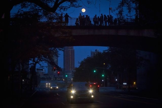 V ZDA je danes svetila super luna (foto)