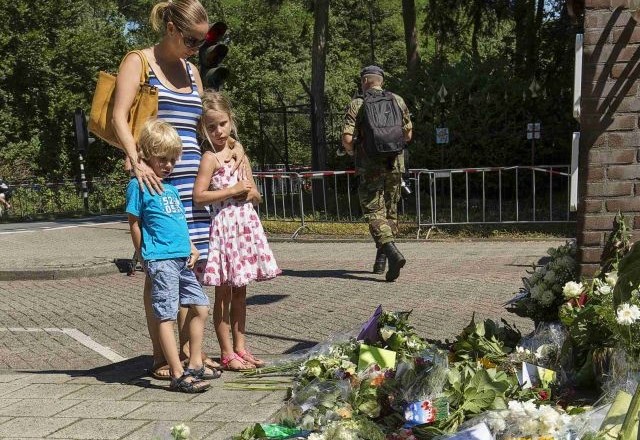 Prvi posmrtni ostanki žrtev nesreče že na Nizozemskem; separatisti naj bi sestrelili dva ukrajinska lovca (foto)