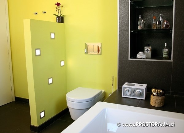 Pri izbiri barv za kopalnico prevelika drznost ni priporočljiva  