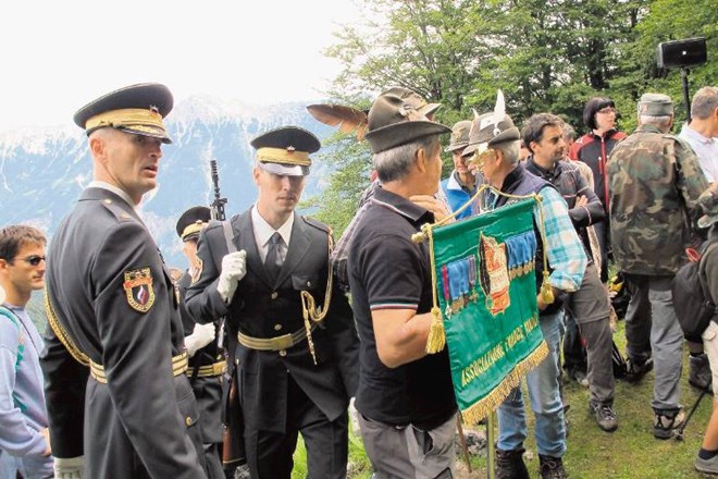 Častna straža Slovenske vojske v družbi italijanskih veteranov – alpinov 