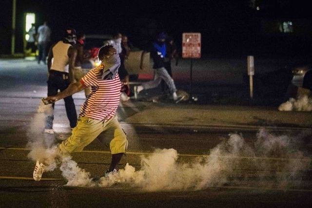 Narodna garda naj bi v Fergusonu zagotovila “red in mir” (foto)