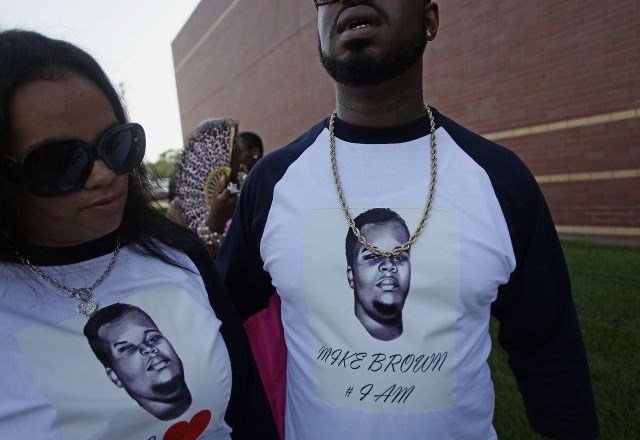 Od ubitega temnopoltega najstnika se je poslovilo več tisoč ljudi (foto)