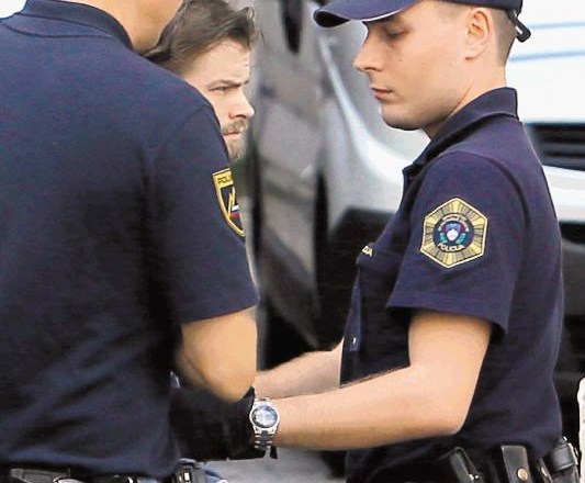 Dušan Petrovčič je že na zaslišanju na policijski postaji dejal, da sovraži vse policiste in da bi najraje pobil vse. 