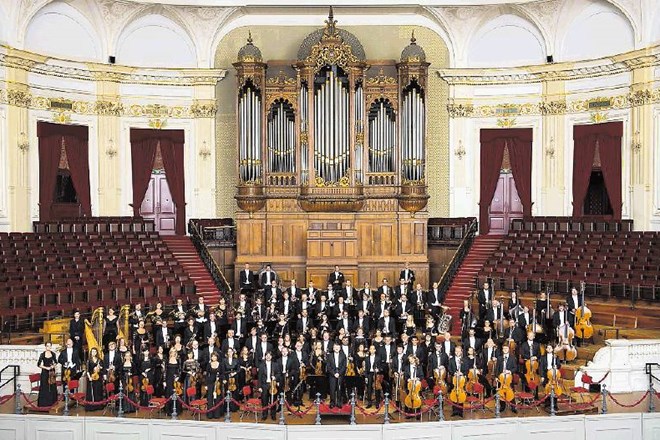 Kraljevi orkester Concertgebouw, ki so ga razglasili za najboljši orkester na svetu, zatvarja letošnji ljubljanski poletni...