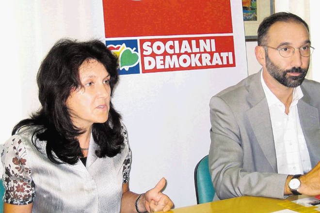 Darinka Kozinc (levo) in Andrej Miška (desno), nekdaj strankarska kolega, se bosta potegovala za vodenje občine. 
