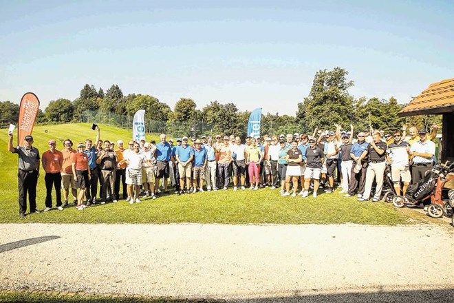 V torek, na vroč poletni dan, se je na golf igrišču na Mokricah zbralo kar 18 ekip. 